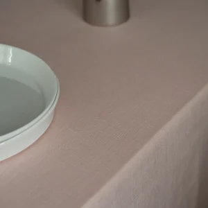 Льняная скатерть персиковая 140х240 см