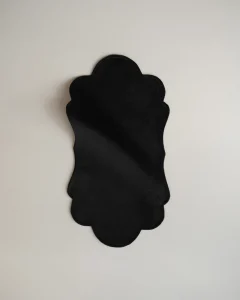 Бархатная интерьерная салфетка черная