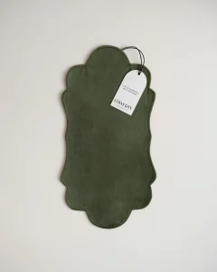 Бархатная интерьерная салфетка зеленая