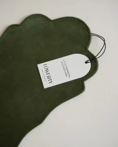 Бархатная интерьерная салфетка зеленая