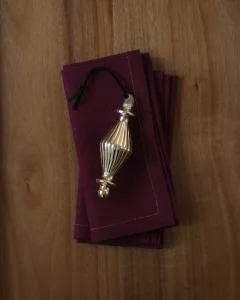 Салфетки бордовые с золотой строчкой, 2 шт