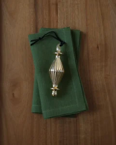 Салфетки зеленые с золотой строчкой, 2 шт