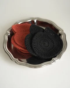 Вязаные костеры в виде ракушек черные, 2 шт