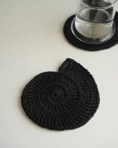 Вязаные костеры в виде ракушек черные, 2 шт