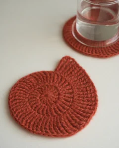 Вязаные костеры в виде ракушек красные, 2 шт