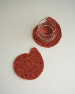 Вязаные костеры в виде ракушек красные, 2 шт