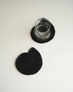 Вязаные костеры в виде ракушек черные, 2 шт