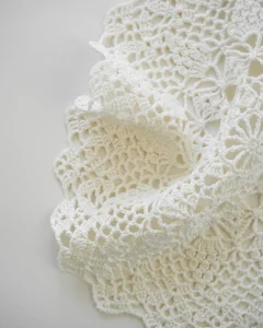 Вязаная ажурная салфетка, 30 см