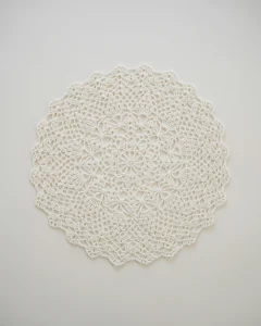 Вязаная ажурная салфетка, 30 см