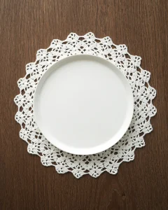 Вязаная ажурная салфетка, 30 см