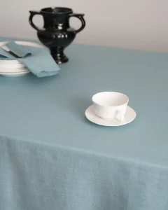 Льняная скатерть лазурная, 140х240см