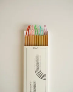 Пасхальный набор с салфеткой «лепесток» и тонкими свечами