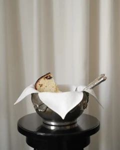 Подарочный набор с винтажными приборами и салфеткой «лепесток»