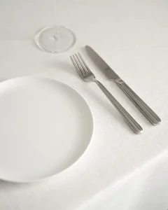 Льняная жаккардовая скатерть белая, 140х180см