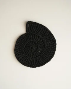 Вязаные костеры в виде ракушек черные, 2 шт